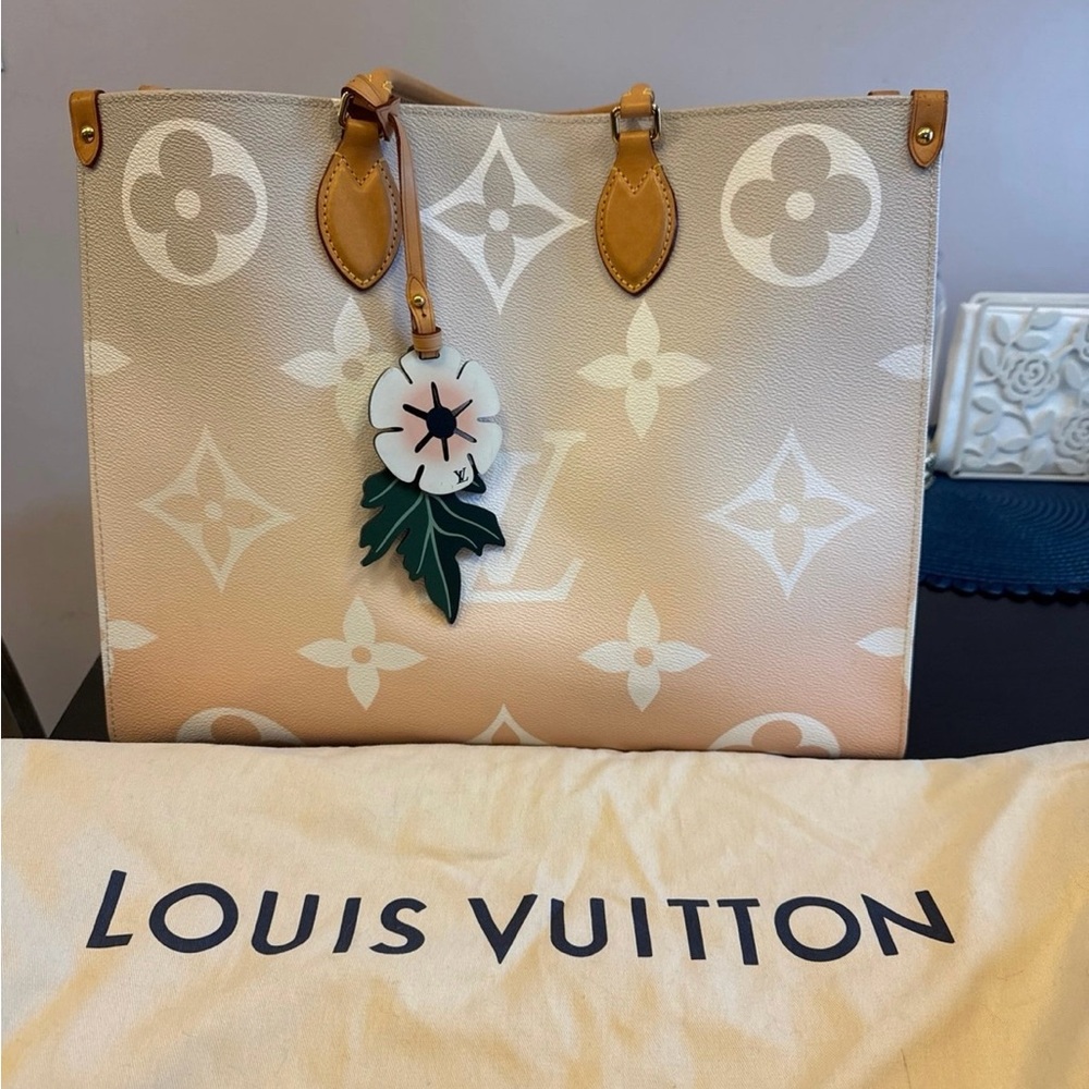 Louis Vuitton OnTheGo GM - Brume
